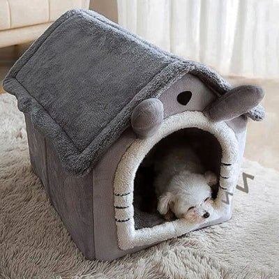 bichon maltais endormi dans une niche chien intérieur saisonia antidérapante