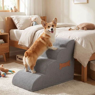 Corgi montant sur un escalier pour chien gris de la collection dans une chambre d'enfant