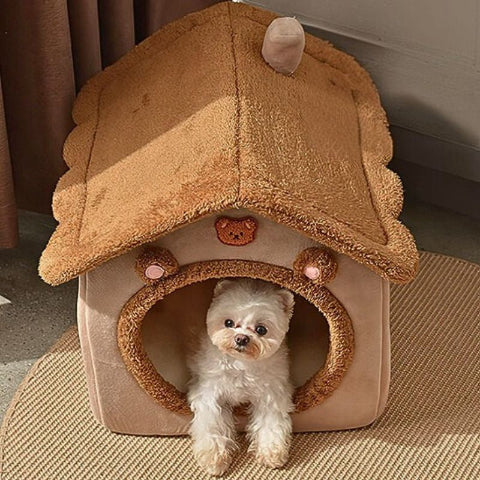 bichon blanc couché dans niche pour chien résistante intérieur