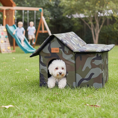 bichon couché dans niche extérieur pour chien miwak résistante