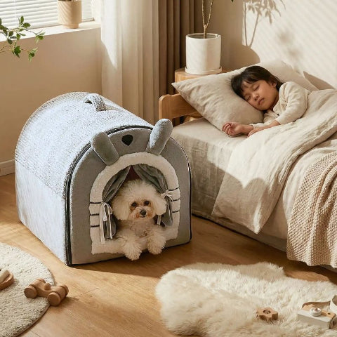 bichon maltais couché dans niche pour chien intérieur antistress mielou