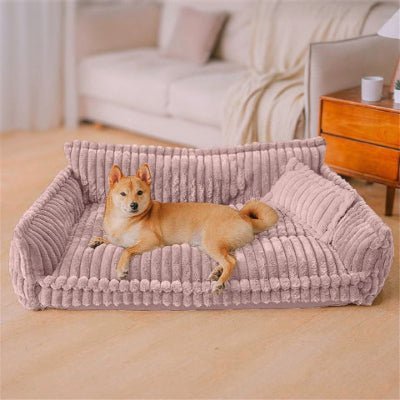 Shiba inu allongé sur un canapé chien Luxus rose avec design élégant