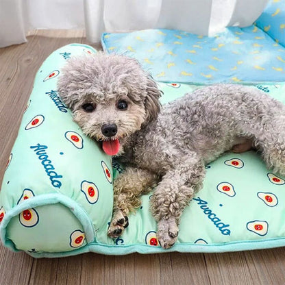 caniche couché sur tapis pour chien rafraichissant imperméable chouchou