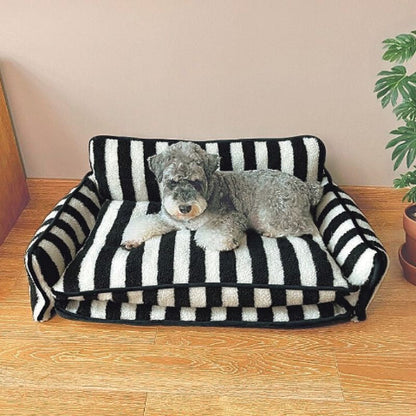 caniche toy couché sur canapé pour chien noir zebro
