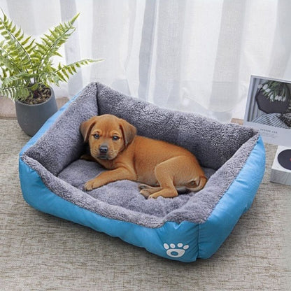 chiot allongé dans couchage chien respirant cozy