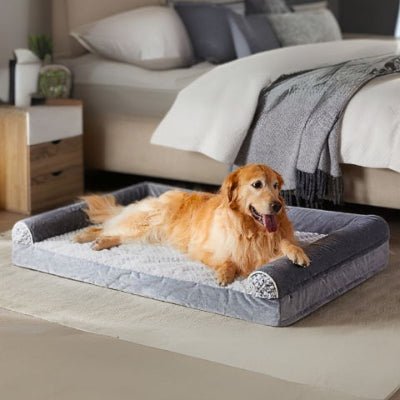 Golden retriever couché sur un coussin chien déhoussable Anglar gris lavable
