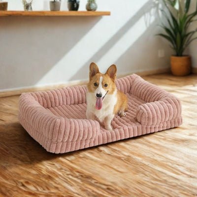 corgi assis sur un lit canapé pour chien rose orthopédique avec housse amovible