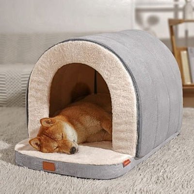 Shiba inu dans une niche pour chien intérieur Cosynid grise design élégant