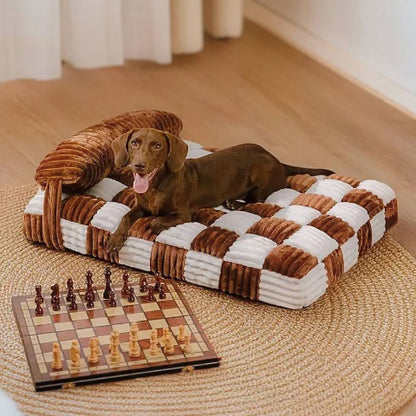 teckel couché sur coussin pour chien marron polaire