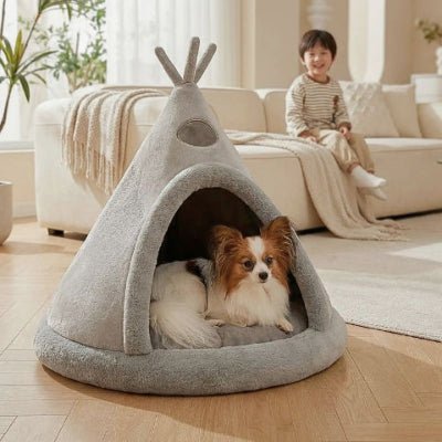 Papillon couché dans un tipi pour chien Isko design élégant gris