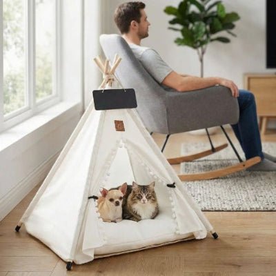 Chihuahua et chat couchés dans un tipi pour chien Pupsy blanc design élégant