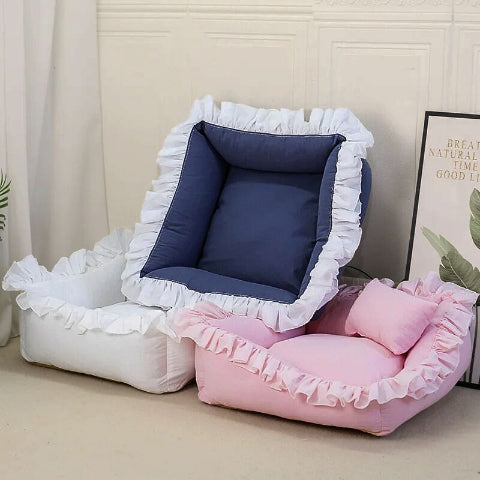 trois couchage chien blanc bleu rose froufrou